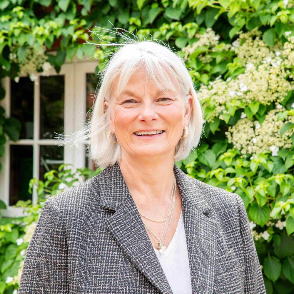 Headshot of Elaine Penhaul