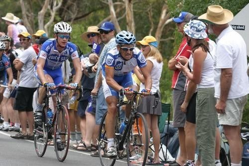 Russell Van Hout (Uni SA) leads Michael Rogers (Quick.Step)