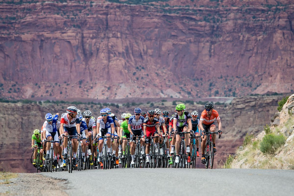 Discussions on the front of the peloton heading into the final lap