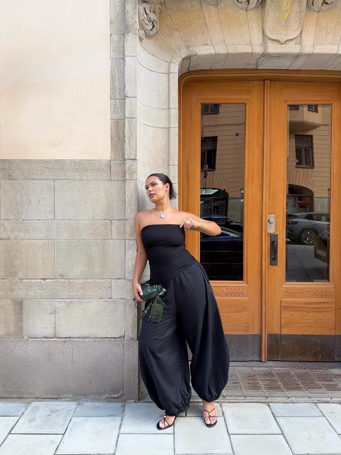 @isabellecoheen wearing balloon trousers with It-girl shoe trends for summer 2026