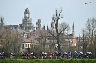 Milan-San Remo Men LIVE - Nine riders go clear but peloton starts to control