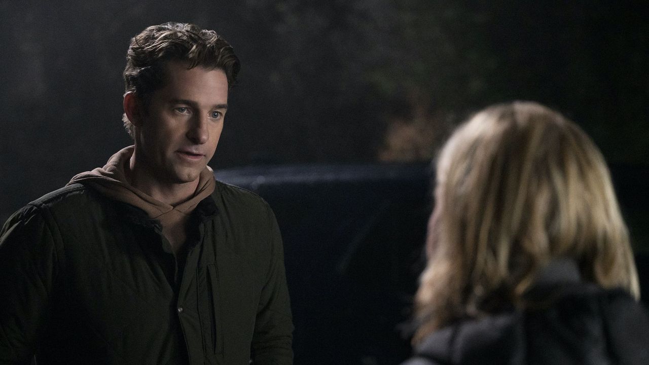 you l to r scott speedman as matthew engler and romy rosemont as detective falco in episode 304 of you cr john p fleenornetflix © 2021