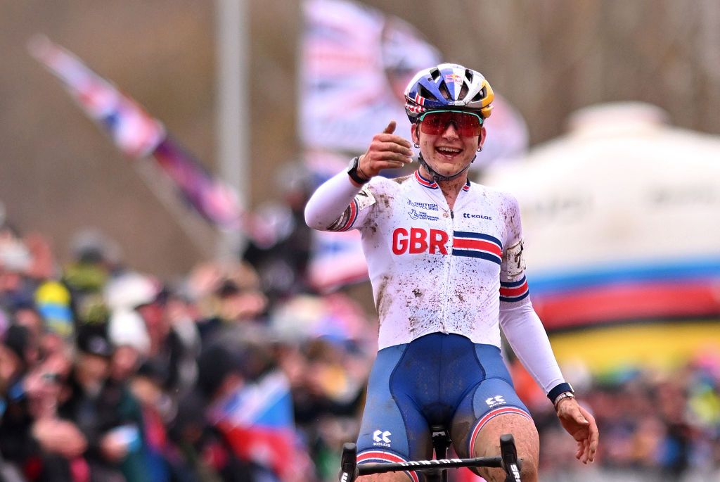 Zoe Backstedt celebrates her Under 23 cyclocross world title