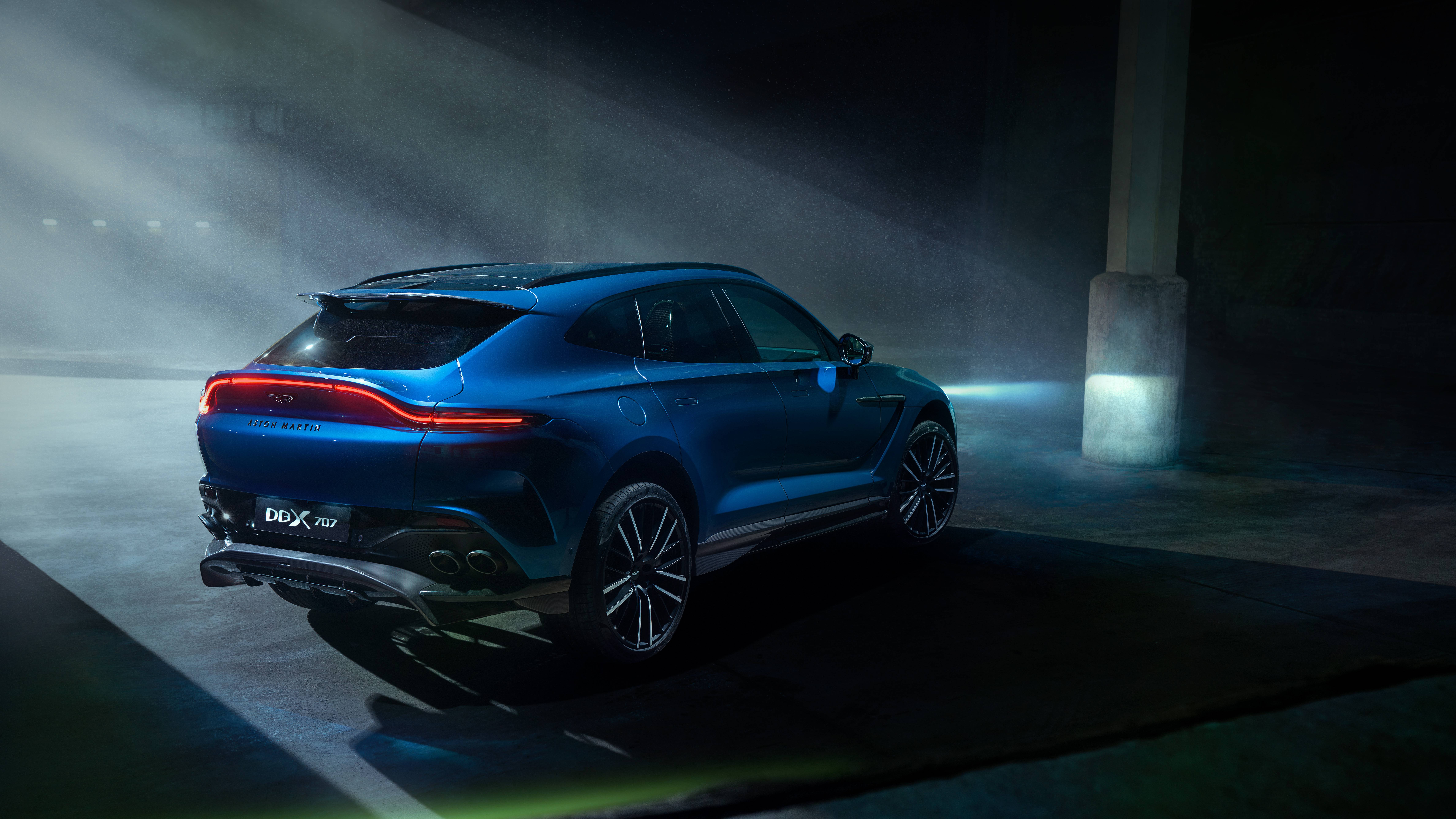 Aston Martin DBX707