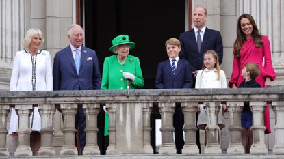 Camilla, Duchess of Cornwall, Prince Charles, Prince of Wales, Queen Elizabeth II, Prince George of Cambridge, Prince William, Duke of Cambridge, Princess Charlotte of Cambridge, Catherine, Duchess of Cambridge and Prince Louis of Cambridge on the balcony of Buckingham Palace during the Platinum Jubilee Pageant 