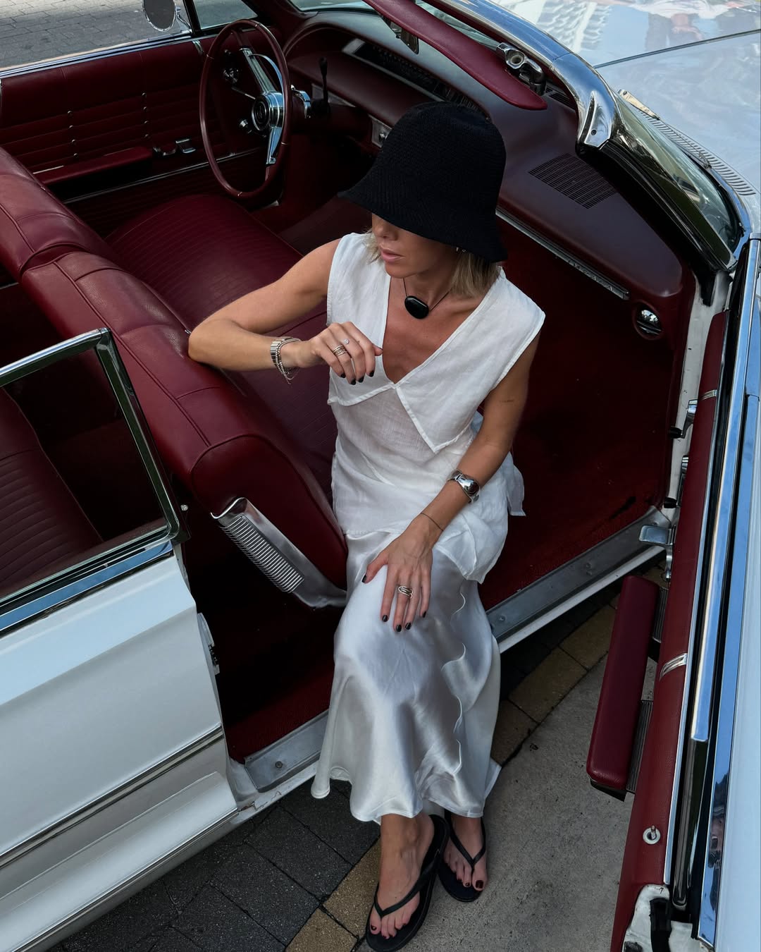 @hannahlewisstylist wearing a cloche hat