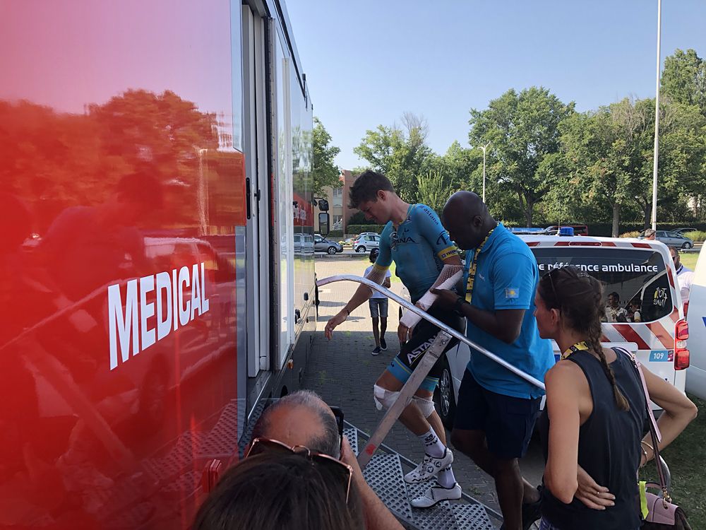 Jakob Fuglsang (Astana) heads to medical