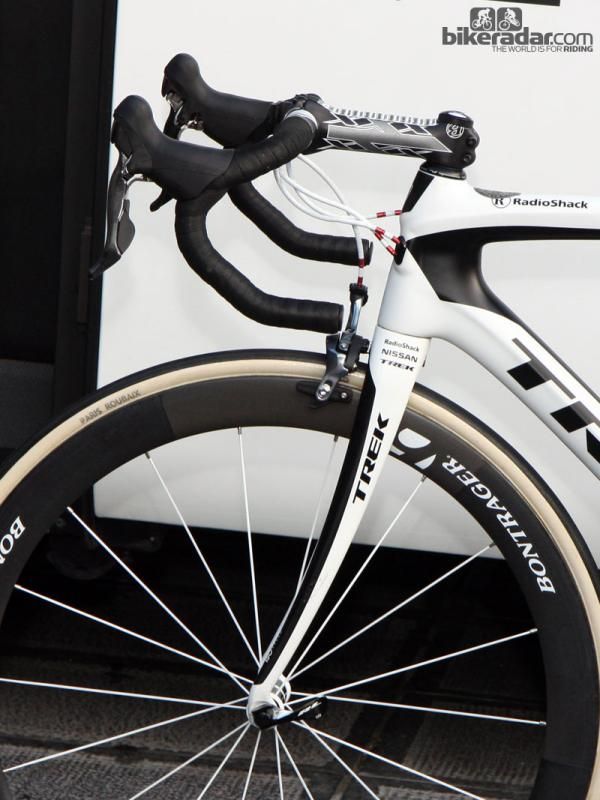 Check out the ultra-curved fork blades on Fabian Cancellara's (Radioshack-Nissan-Trek) new Trek Domane. Also note the Nokon housing, mechanical Shimano Dura-Ace levers, the FMB Paris-Roubaix tubular tires, and the anatomic bars.
