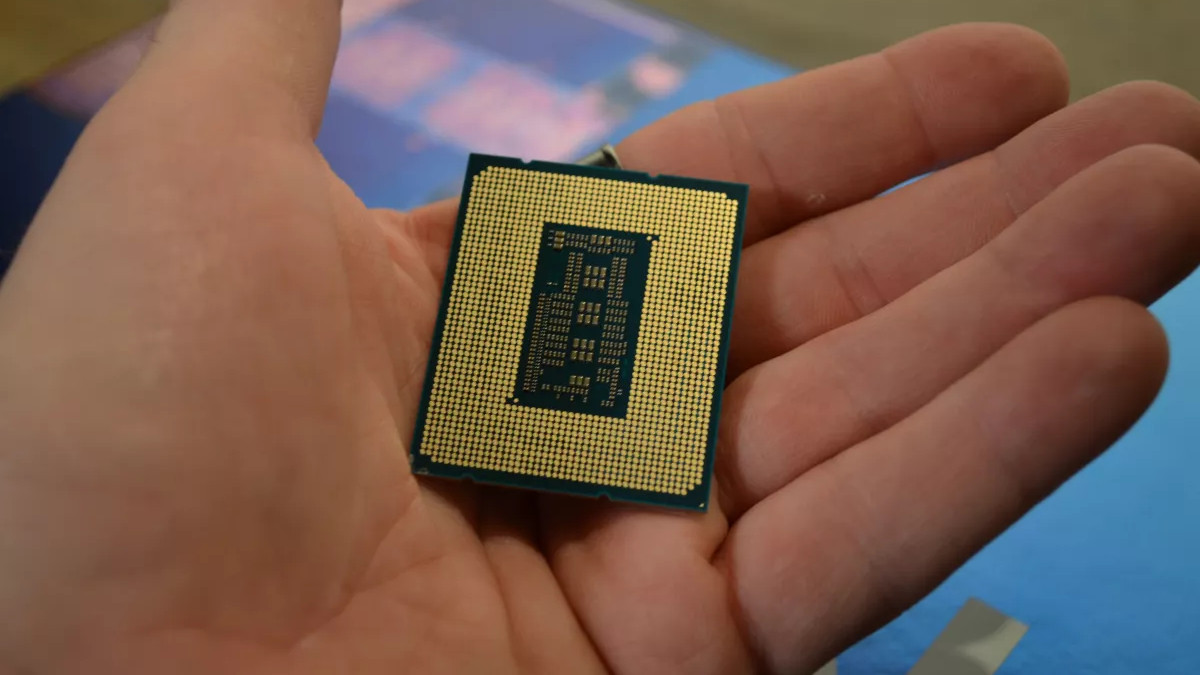 Intel Core i9-13900K on hand