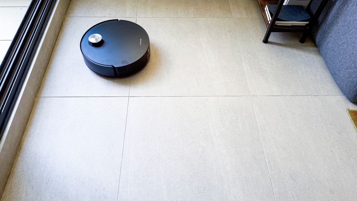 Dreame Aqua10 Ultra cleaning hard floor