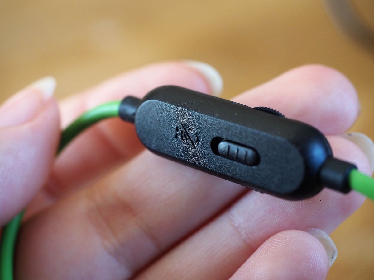 Snakebyte Head:Set X [Review]: Palm-sized Xbox headset, big audio ...