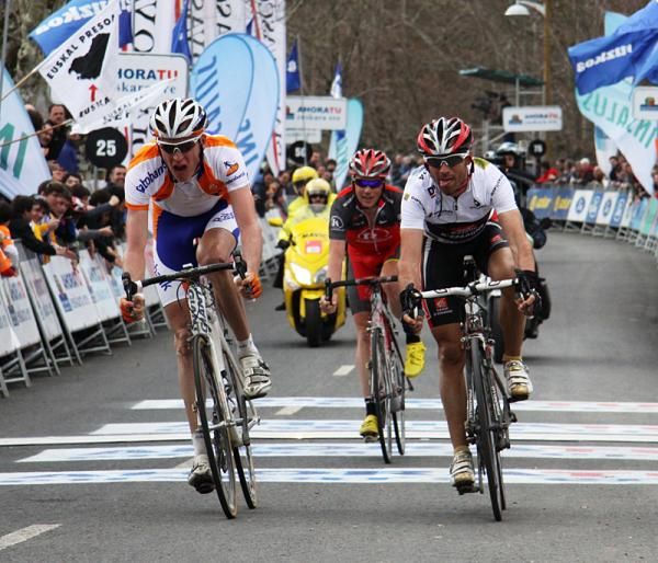 Alejandro Valverde (Caisse d'Epargne) sprinted for second ahead of Robert Gesink (Rabobank)