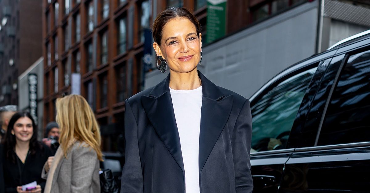 Katie Holmes Wore a Pretty ’90s Skirt Trend to NYFW