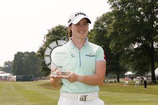 Leona Maguire holds a trophy