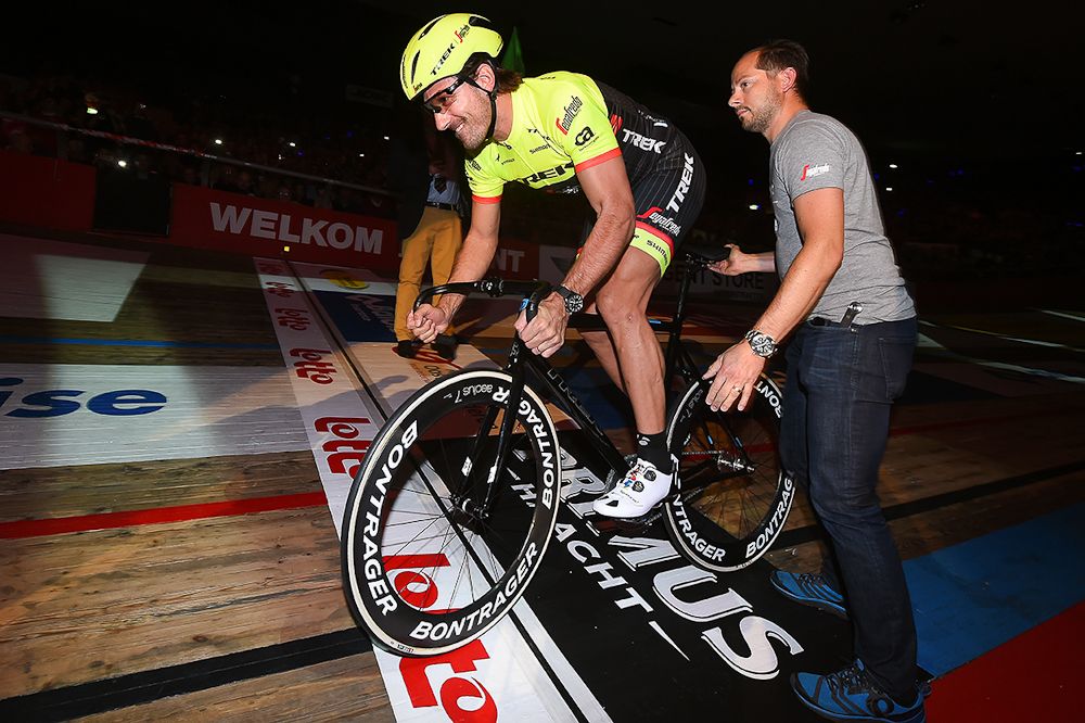 Fabian Cancellara gets ready to start his 2km pursuit at the Kuipke Track Velodrome