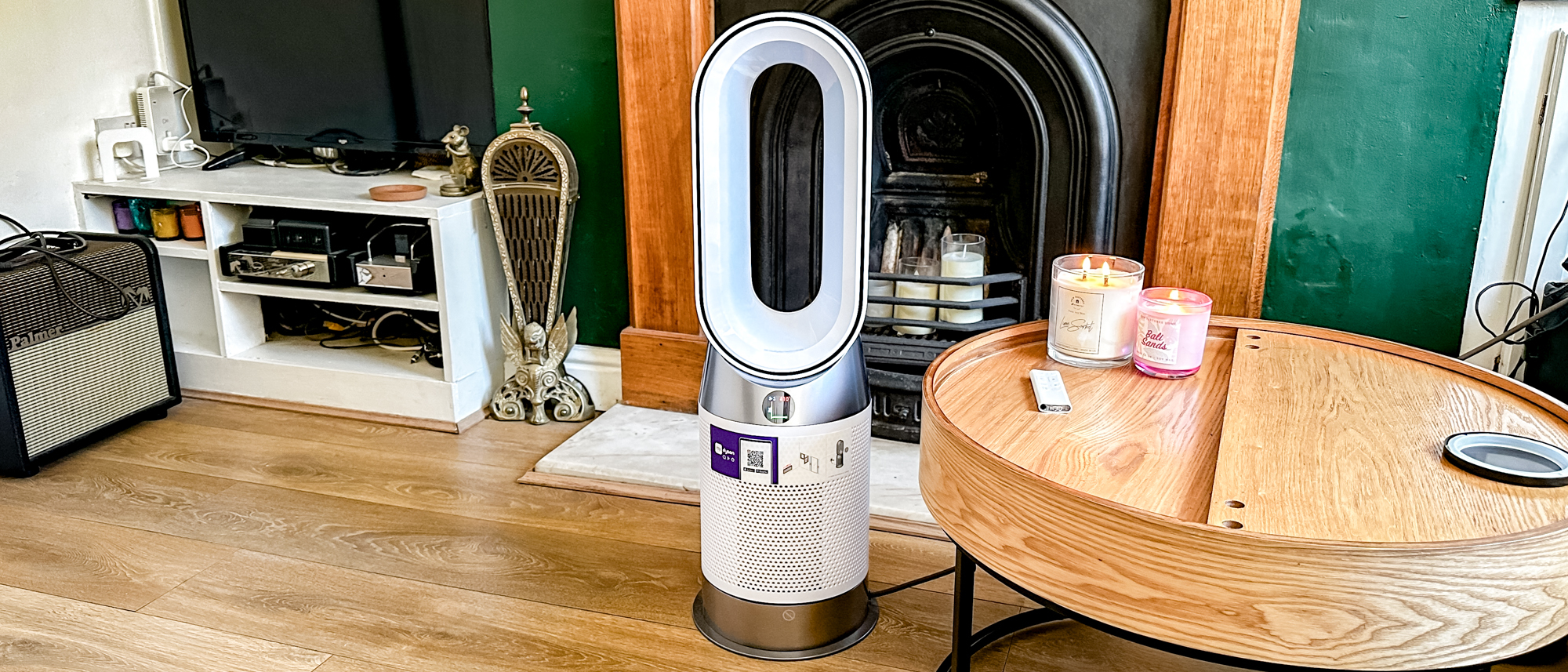 Dyson Purifier Hot+Cool HP1 in living room