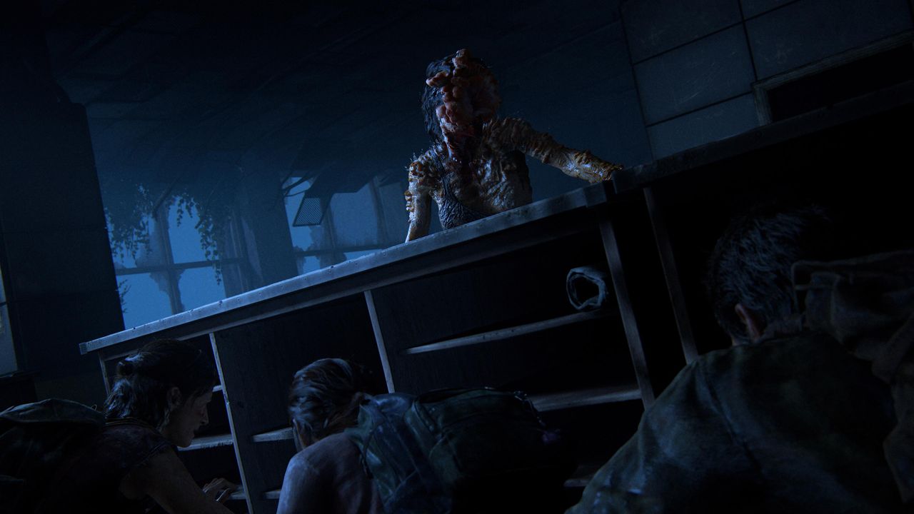 The Last of Us Part 1 clicker leaning over a counter