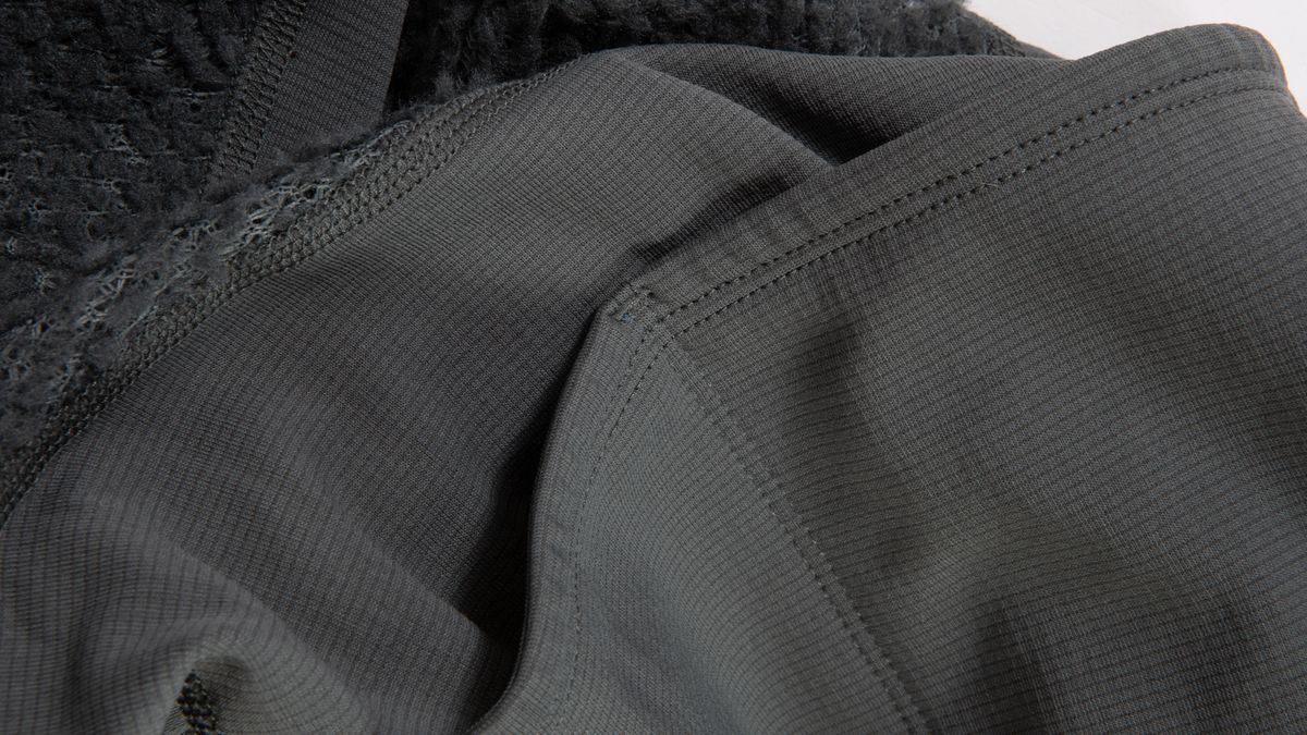 Pearl Izumi Pro Alpha Layer reinforcement stitching on pocket
