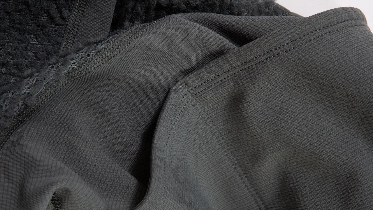 Pearl Izumi Pro Alpha Layer reinforcement stitching on pocket