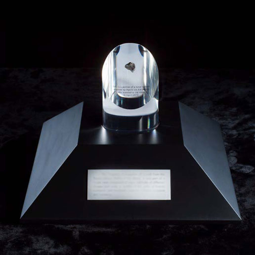 Apollo 17 Commander Receives NASA&#039;s First Moon Rock Award