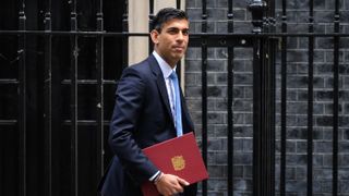 Rishi Sunak leaves number 11, Downing Street to deliver his announcement