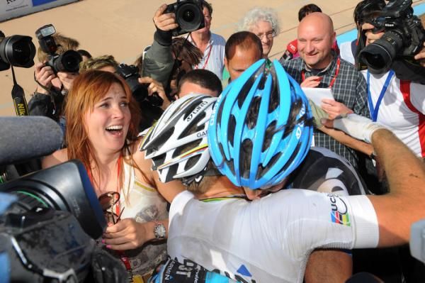 Hushovd gives his teammate a big hug