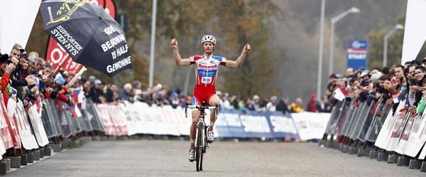 For the second straight year, Kevin Pauwels (Sunweb-Revor) soloed to victory in the Tabor round of the World Cup.