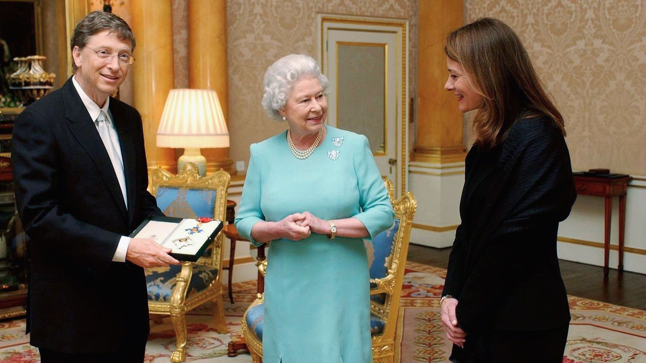 london march 2 no uk sales for 28 days microsoft founder bill gates and his wife melinda pose for photographs after gates is awarded an honorary knighthood at buckingham palace on march 2, 2005 in london, england mr gates received a knighthood from queen elizabeth ii in recognition of his outstanding contribution to enterprise, employment, education and the voluntary sector in the uk, and his contributions to poverty reduction photo by tim graham picture librarygetty images