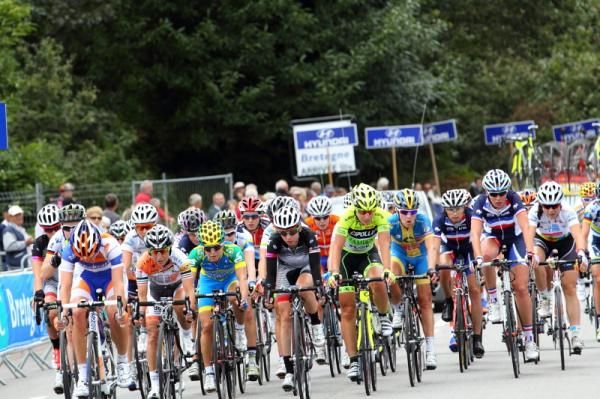 The leaders go through the start /finish area with a couple of laps remaining