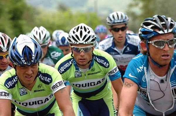 Danilo Di Luca (l) and Matt White (r) do it tough during stage 8