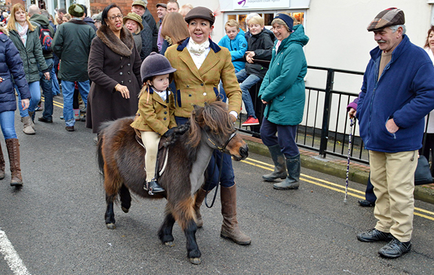 Atherstone-Hunt-at-their-meet-at-Market-Bosworth-on-Boxing-Day-rider-unkown.jpg
