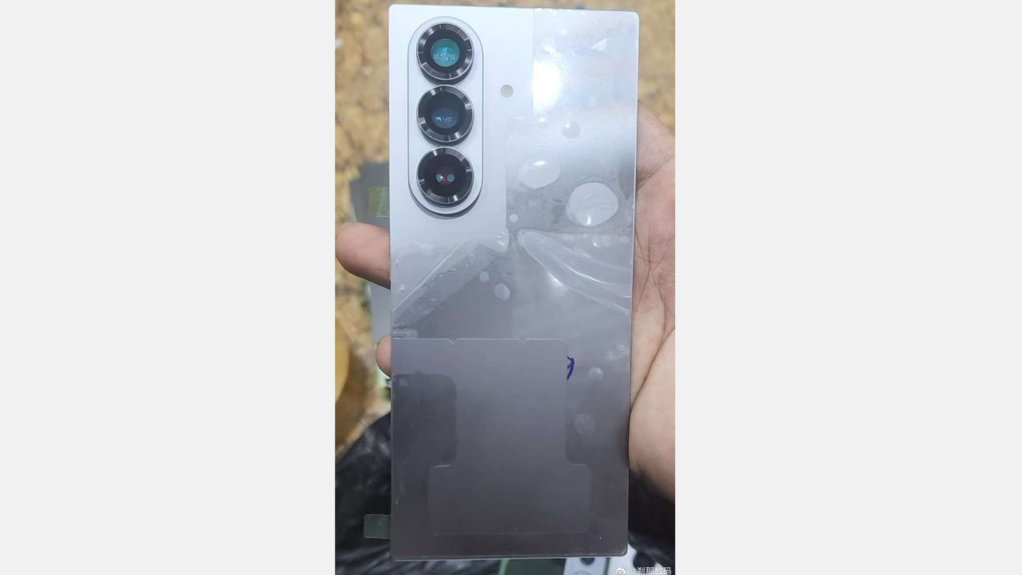 A leaked photo of the Samsung Galaxy Z Fold 7