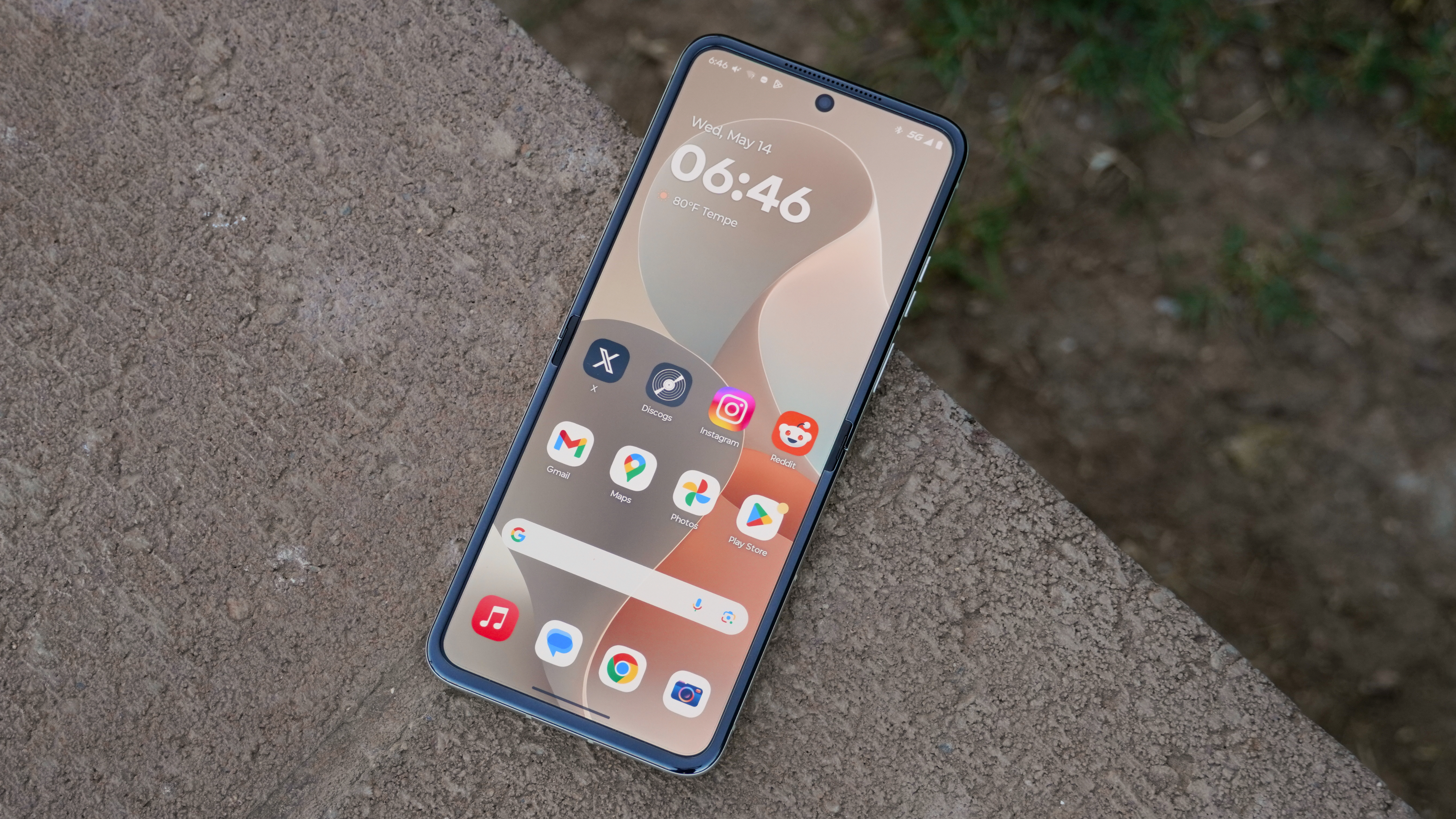 The Motorola Razr 2025 in the Pantone Lightest Sky colorway.