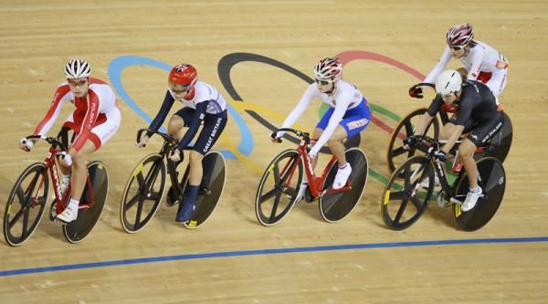 Action in the women's omnium points race.