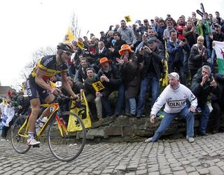 The roar of the home crowd was not enough to keep Tom Boonen (Quick Step) with Cancellara on the Kapelmuur.