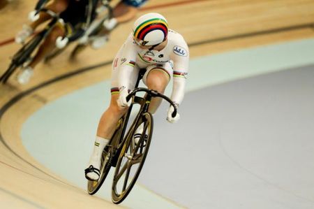 Anna Meares breezed her way to the Keirin final.