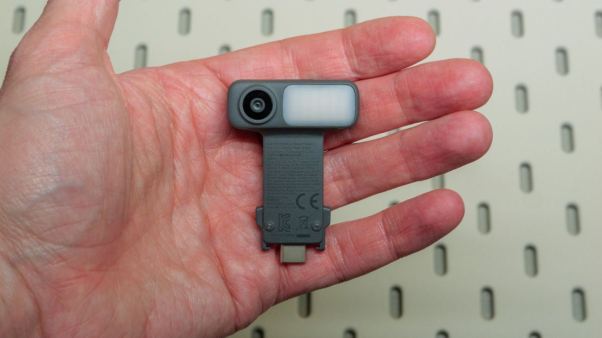 DJI Osmo Mobile 8P smartphone stabilizer