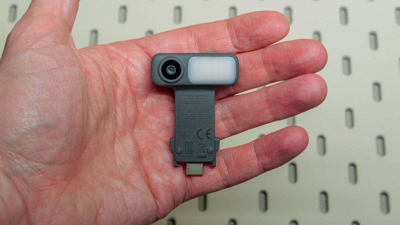 DJI Osmo Mobile 8P smartphone stabilizer