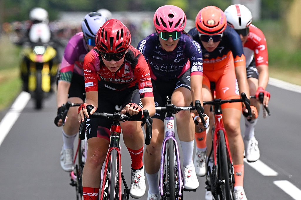 Giro d'Italia Women stage 7 LIVE: A wild start to the day sees the breakaway build a huge lead of more than eight minutes
