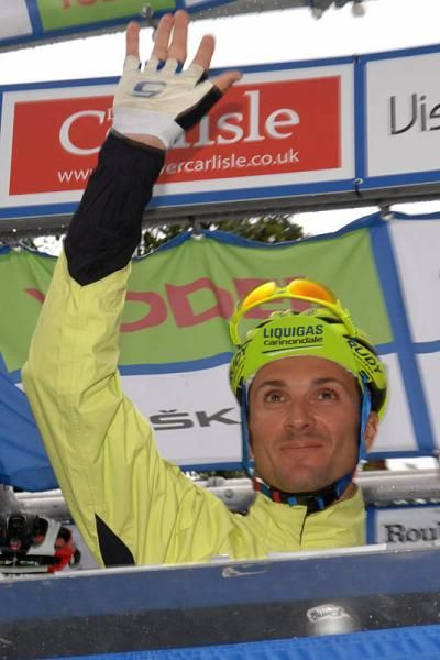 Ivan Basso (Liquigas-Cannondale) is ready for the rain at the start of stage 4.