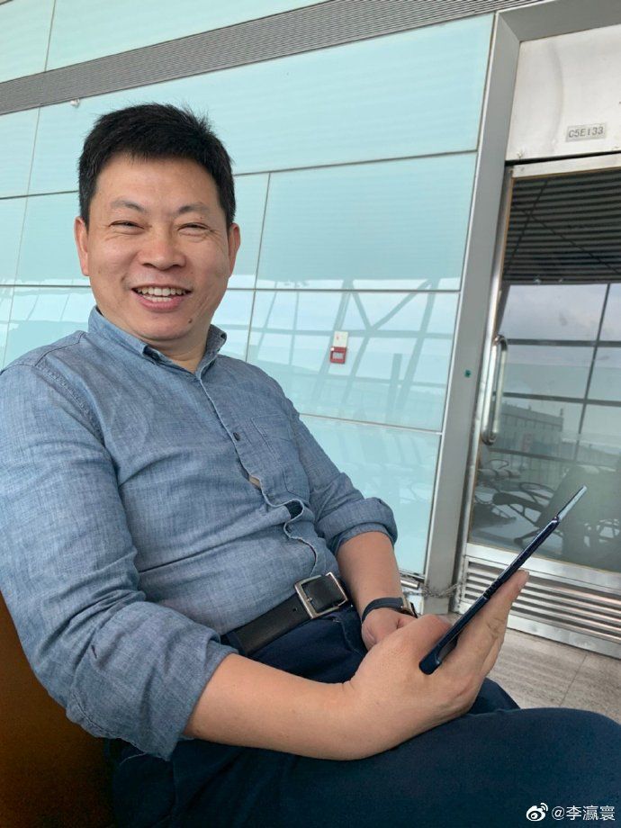 Richard Yu huawei mate x foldable phone