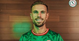 Jordan Henderson poses in Al-Ettifaq shirt