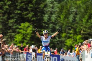 Catherine Pendrel (Luna Pro Team) holds off a late surge by Marie-Helene Premont to take the Windham World Cup victory