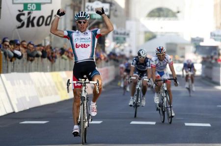 No contest as Gilbert leaves everyone trailing