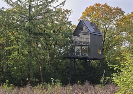 Nest house by i29 in netherlands