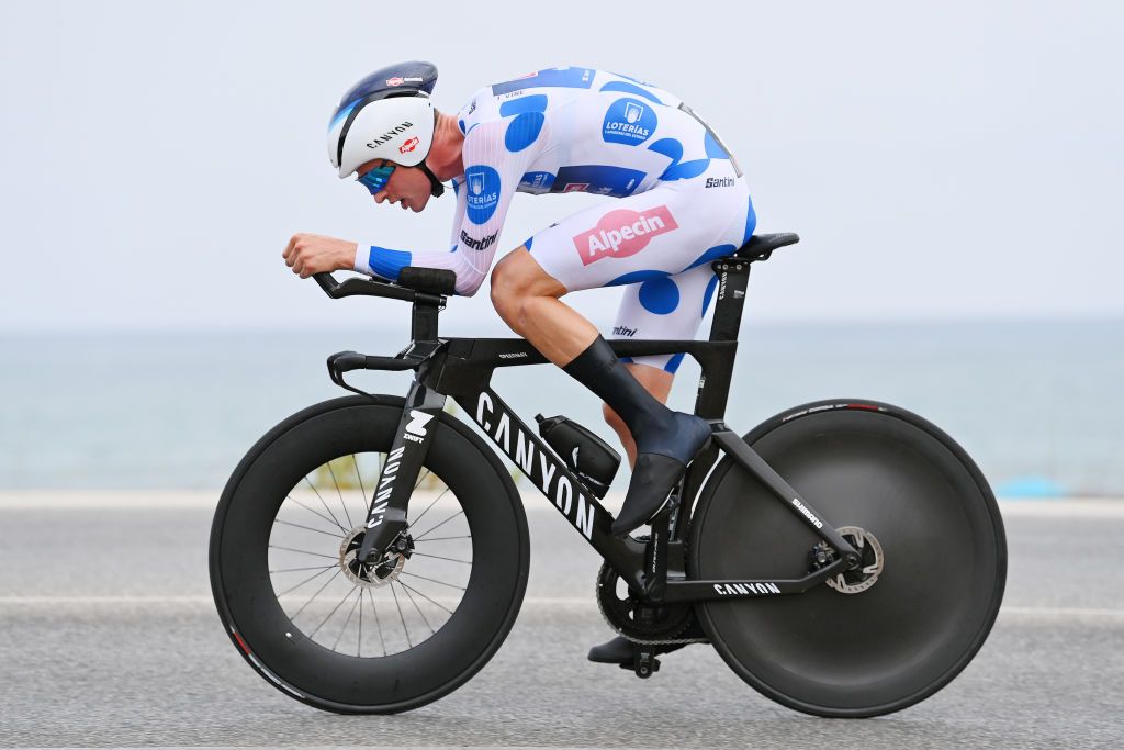 ALICANTE SPAIN AUGUST 30 Jay Vine of Australia and Team AlpecinDeceuninck Polka dot mountain jersey sprints during the 77th Tour of Spain 2022 Stage 10 a 309km individual time trial stage from Elche to Alicante LaVuelta22 WorldTour on August 30 2022 in Alicante Spain Photo by Justin SetterfieldGetty Images
