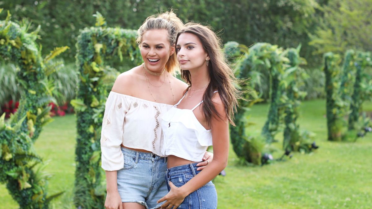 Emily Ratajkowski's Response To Chrissy Teigen Trolling Her Will Make ...