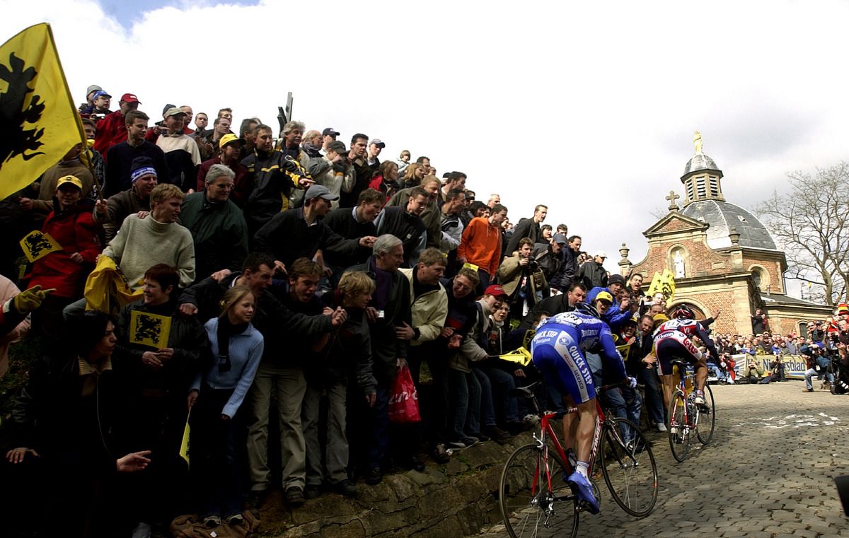Riders on the Muur van Geraardsbergen