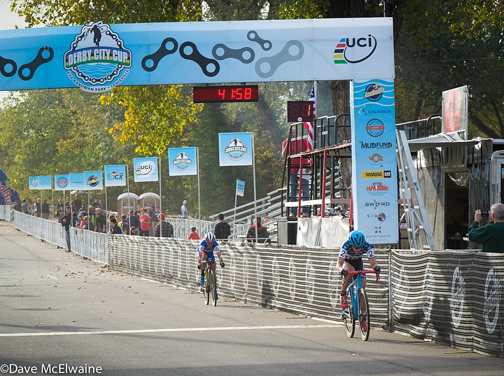 Katie Compton (Trek Panache) had a slight lead with one lap remaining