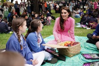 Kate Middleton enjoys picnic with children at Chelsea Flower Show